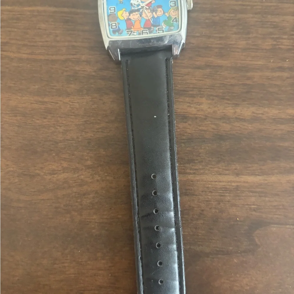 Black Leather Peanuts Gang Watch - Picture 2 of 2